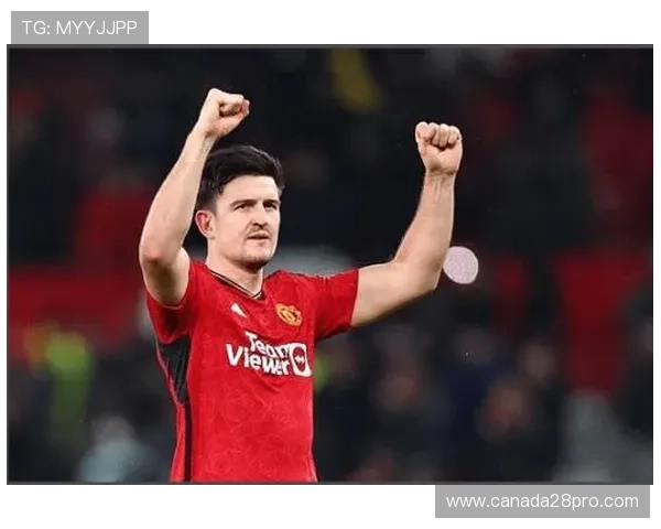 马奎尔荣膺关键先生曼联更衣室欢腾队友热烈拥抱庆祝胜利