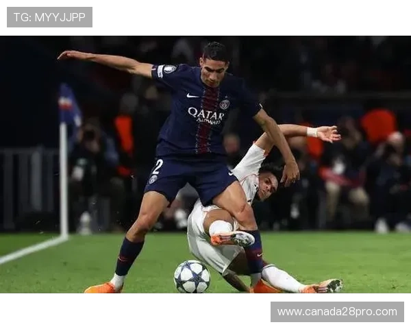 迪亚斯补时染红，拜仁十人防守顶住巴黎反扑