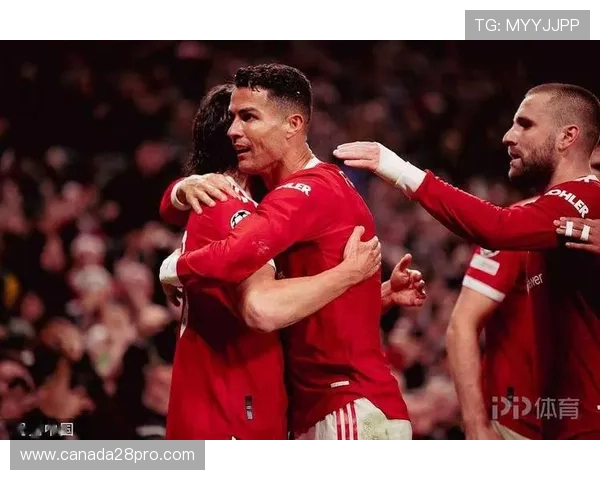 终场哨响，伊拉克球迷涌入球场庆祝洲际附加赛资格